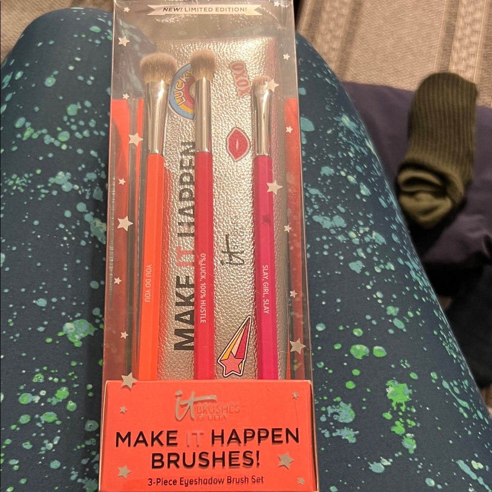 NWT Ulta Beauty Make It Happen Brushes - Pink and Orange